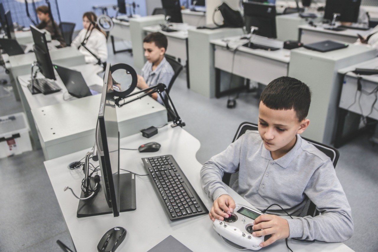 В «Академии знаний» работает кружок «Беспилотные авиационные системы» для учеников 5-11-х классов ✈️ В «Академии знаний» работает кружок «Беспилотные авиационные системы» для учеников 5-11-х классов ✈️.